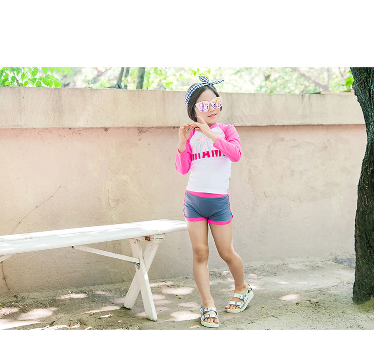 Đồ bơi, bé trai và bé gái, màu xanh và hồng, áo tắm hai mảnh, áo thun dài tay, boyshort đồ bơi trẻ em