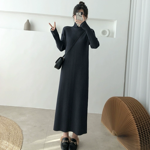 Сверхдлинное демисезонное трикотажное платье, высокий воротник