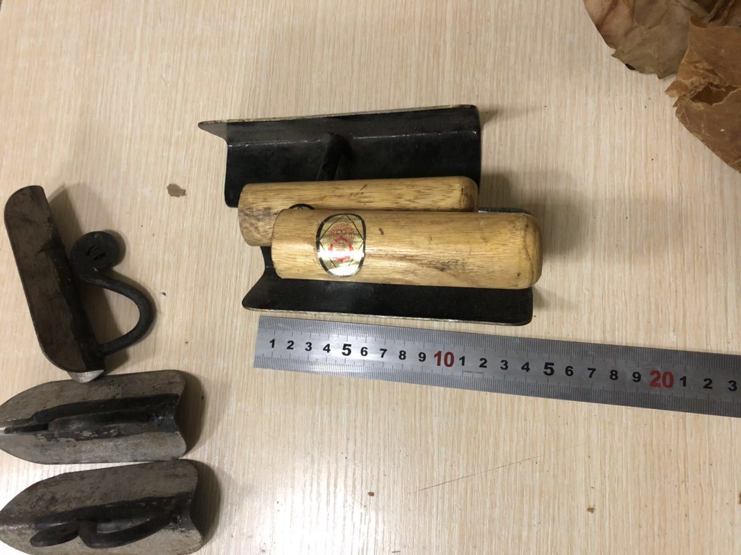 Stock old goods 1980s bricklayer plastering shovel big inner corner 33 brands each price