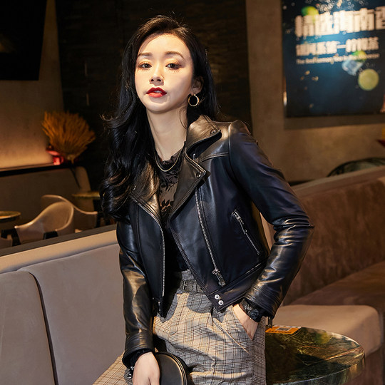 2025 new hot style European sheepskin leather jacket women's short motorcycle jacket jacket little man jacket