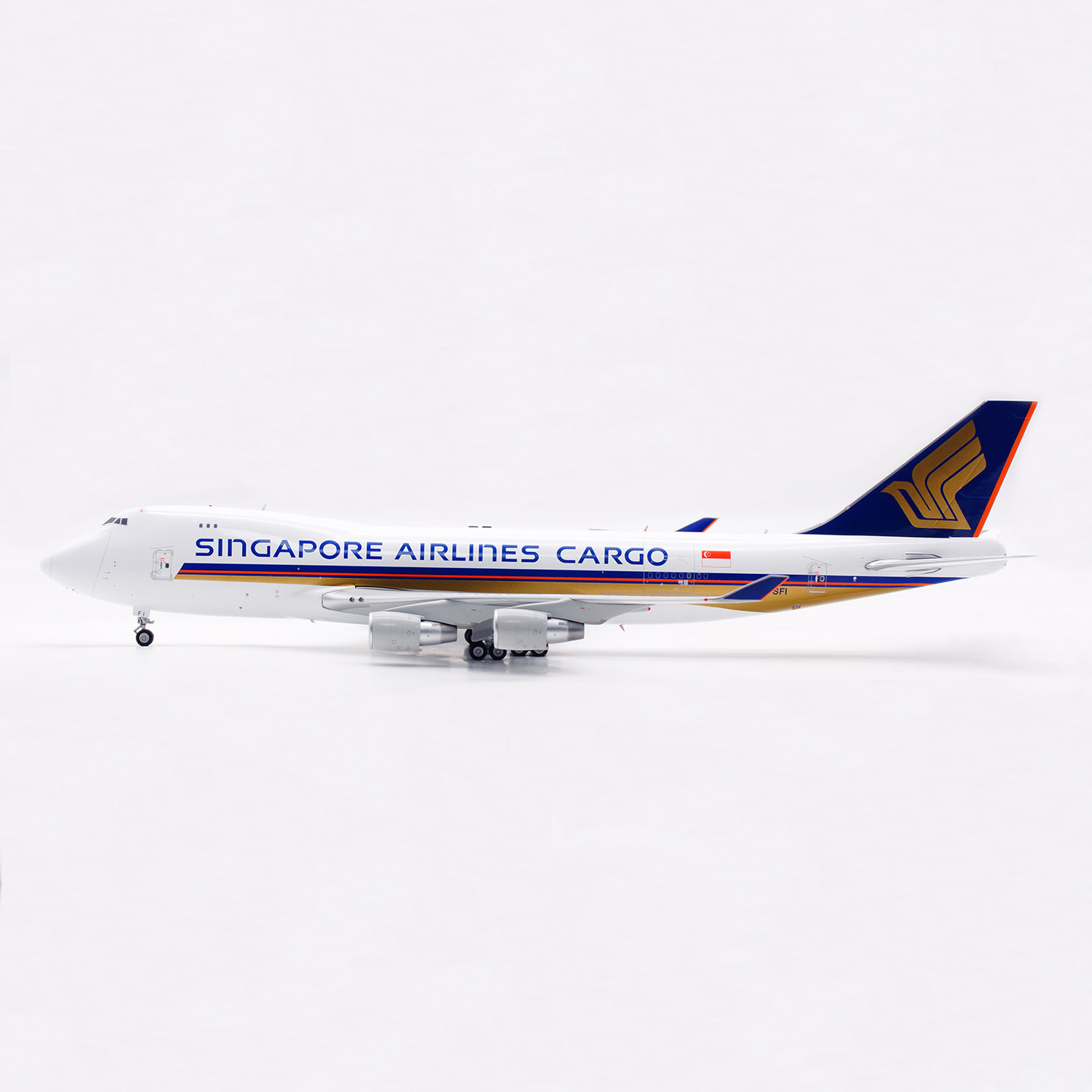 SQ Wings 1:200 合金飞机模型，新加坡航空波音B747-400F 9V-SFI，25年