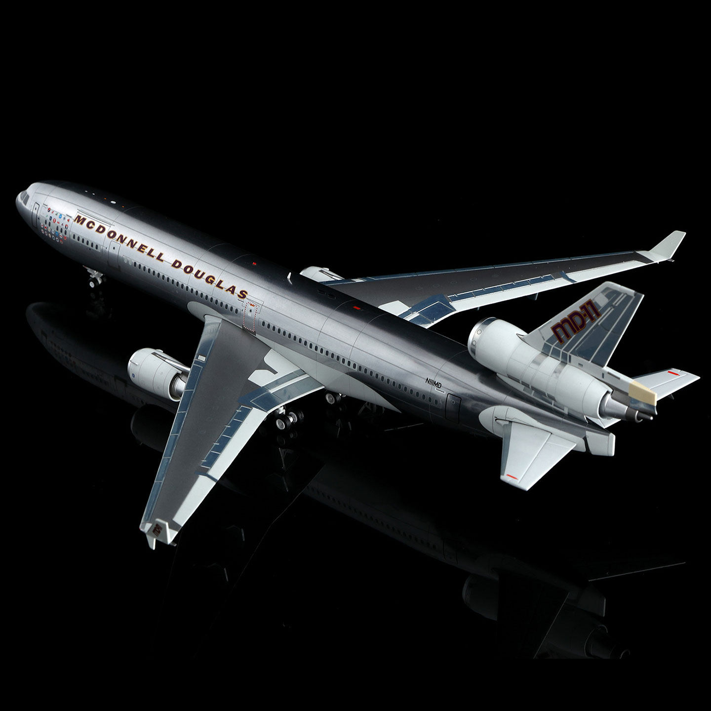 SQ Wings 1:200 MD-11 N111MD 初号機 L2105 | SQ Wings 1:200 | McDonnell Douglas MD-11 House Color