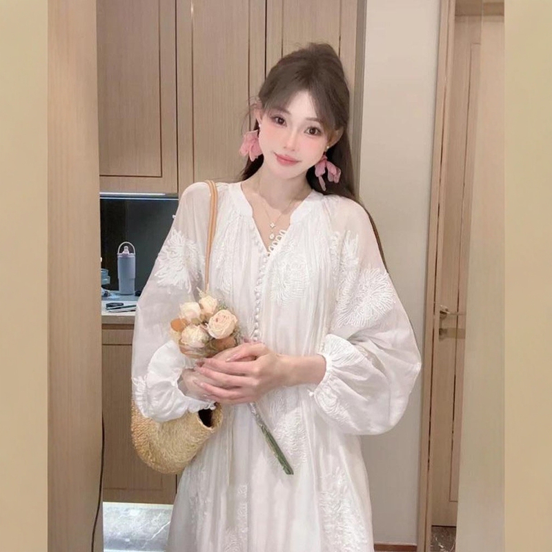 High-End French Embroidered Long-Sleeved White Dress for Women, New Spring Style, Loose, Slimming, Lazy Style, Stunning Dress