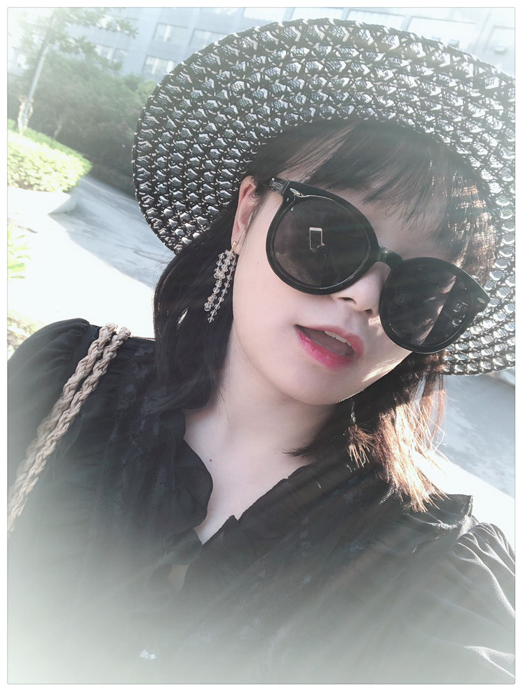Ngôi sao 2018 với cùng một đoạn kính râm vuông tròn lái kính râm lưới màu đỏ retro phiên bản Hàn Quốc của kính hoang dã kính chrome hearts