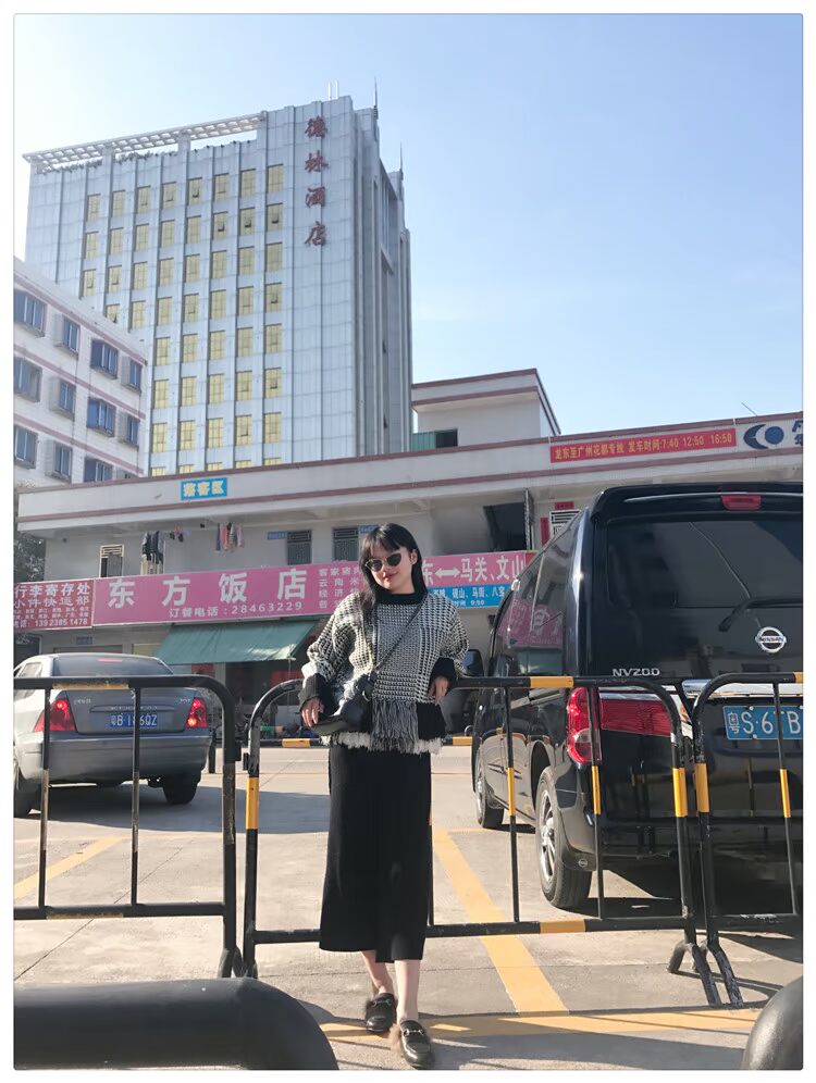 Châu Âu và Châu Mỹ 蹦迪 潮 墨镜 Màu punk punk màu đỏ với kính râm retro khung vàng lyys store