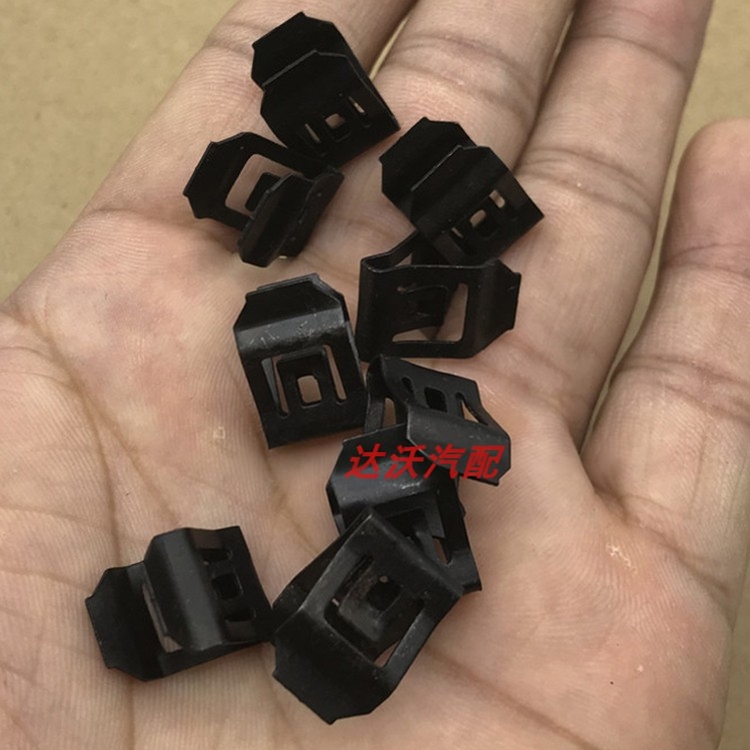 Suitable for Buick Excelle Regal Excelle Center Console Navigation Panel Iron Buckle Clip