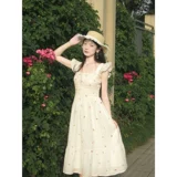 Летнее приталенное платье, корсет, длинная юбка, квадратный вырез, в цветочек, по фигуре, с рукавом