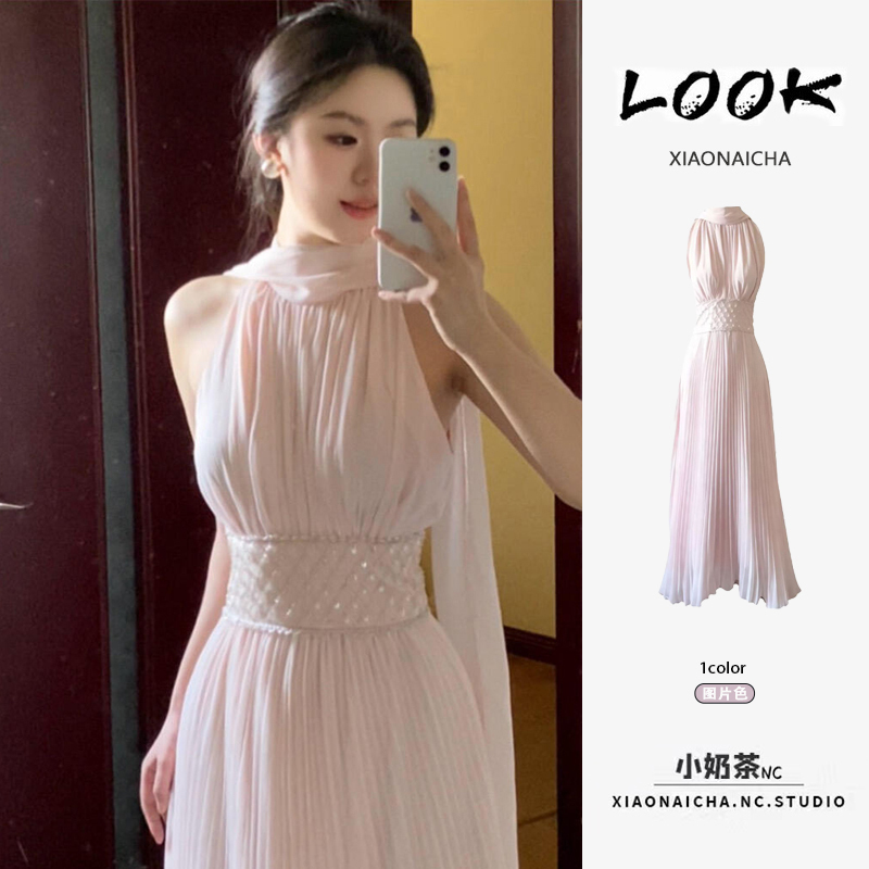 French-Style Pink Halter-Neck Dress for Women, Summer Resort Style, Unique and Beautiful, Waist-Cinching, Slimming, Elegant Long Dress