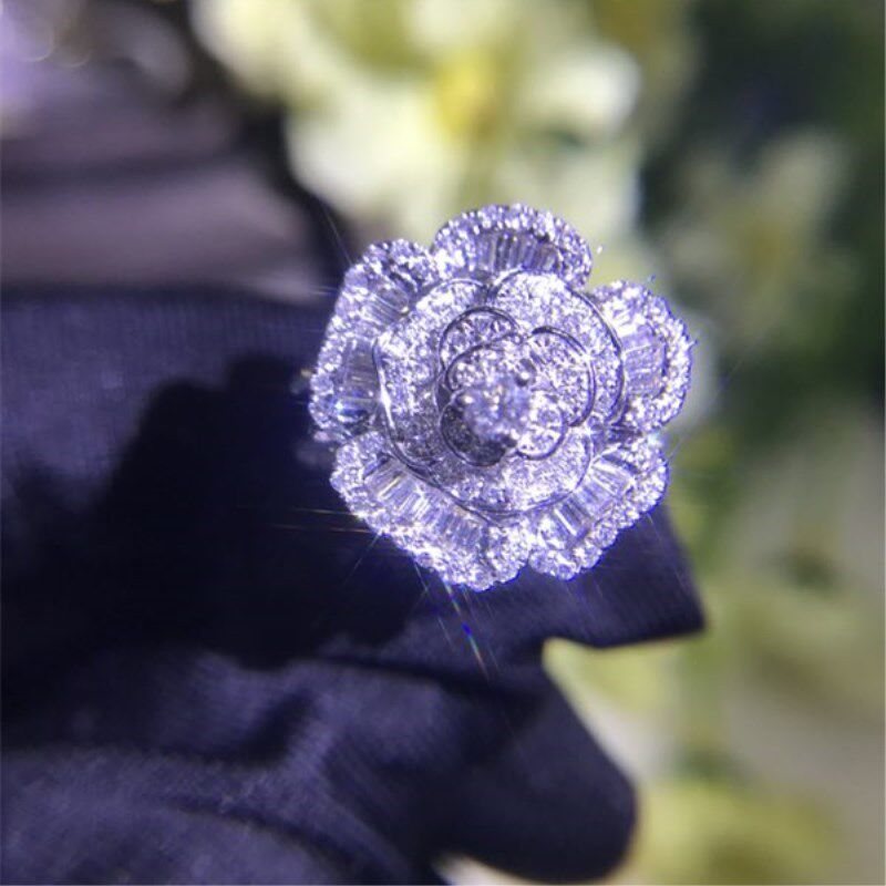 Junhuang Jewelry 18K platinum diamond ring beautiful flower shape ladder square diamond wedding ring, diamond ring, female ring