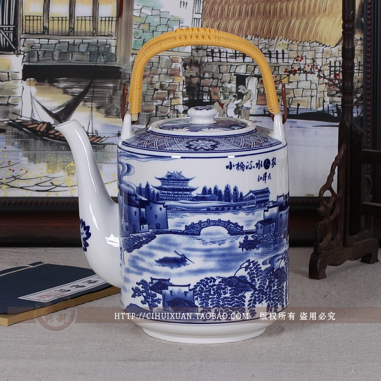 Jingdezhen blue and white ipads China super cool tea pot teapot ceramic teapot hotel teahouse household girder teapot