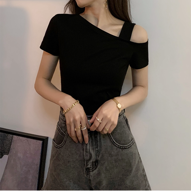 Black Off-Shoulder Top with Asymmetrical Short Sleeves for Women, Summer 26 New Style, Sexy Exposed Shoulders, Clavicle Design, Niche T-Shirt