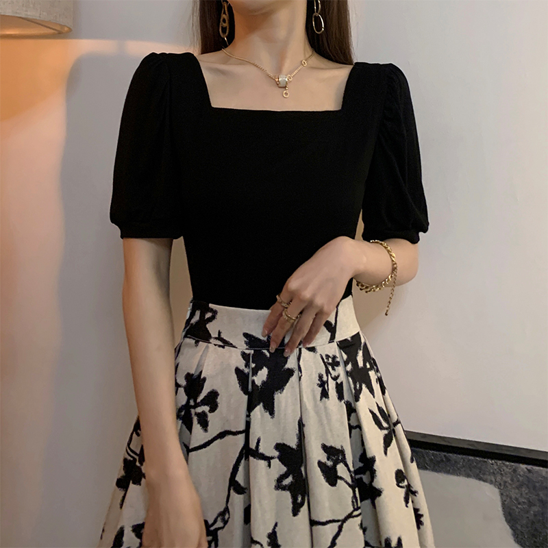 Square-Neck Short-Sleeve T-Shirt for Women, Summer Slim-Fit Puff-Sleeve Base Shirt with a High-End Feel, Niche U-Neck Top That Exposes Collarbones Square-Neck Short-Sleeve T-Shirt for Women, Summer Slim-Fit Puff-Sleeve Base Shirt with a High-End Feel, Niche U-Neck Top That Exposes Collarbones