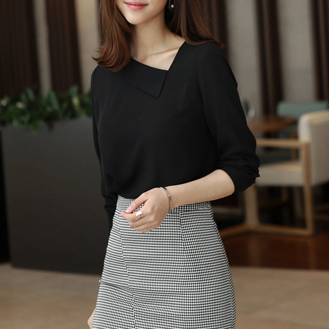 2022 spring new women's black chiffon shirt women's design sense niche shirt long-sleeved clavicle top scheming