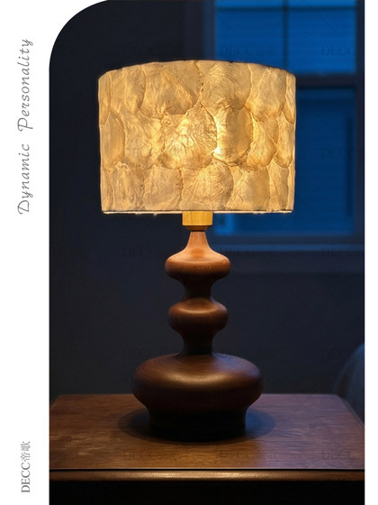 French-Style Vintage Shell Table Lamp with a High-End Feel, Shell Lampshade, Mid-Century Style Rubberwood Bedroom Bedside Table Lamp