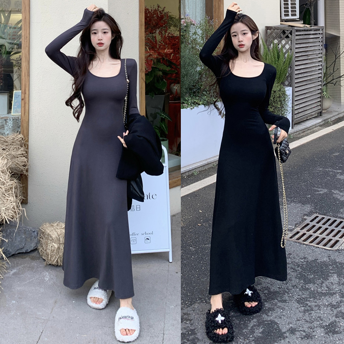 French-Style U-Neck Long-Sleeve Dress with Brushed Cotton, Low Neckline, Waist-Cinching A-Line Long Skirt with Large Hem as a Base Layer