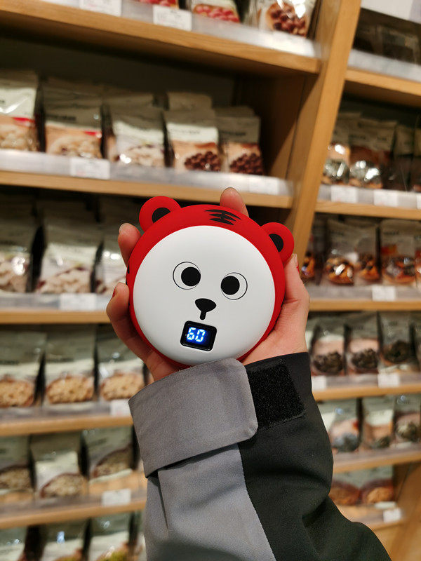 YONEX Yonex Mobile Charger Hand Warmer Dual-use Limited New Product Cute Tiger Gift Box