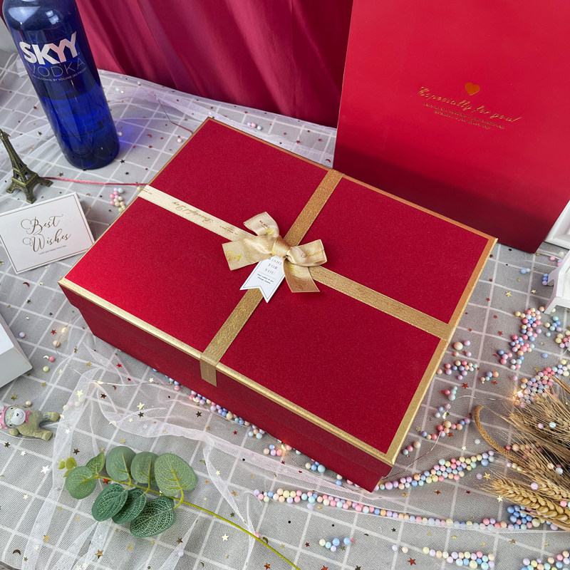 Gift box with hand gift box red lipstick birthday packaging box for girls wedding wedding box large empty box shoe box