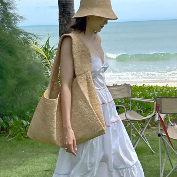 Summer New Style Tote Bag, High-End Raffia Woven Casual Women's Bag, Beach Vacation Style, Fashionable and Versatile Crossbody Bag