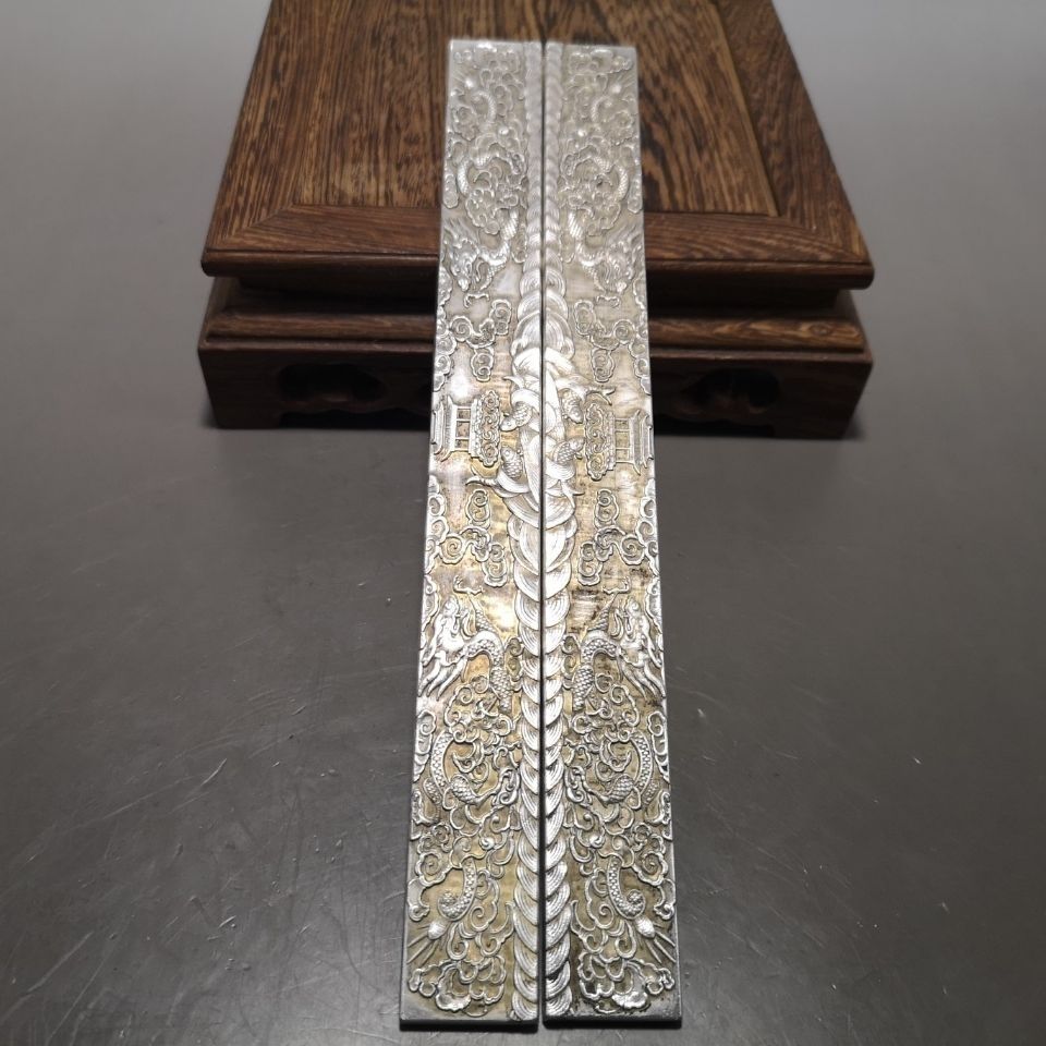 Folk treasured white bronze-silver carp Yueyoyu Longmen Town ruler A pair of town paper Wen-Wen house supplies case swing piece retro town ruler