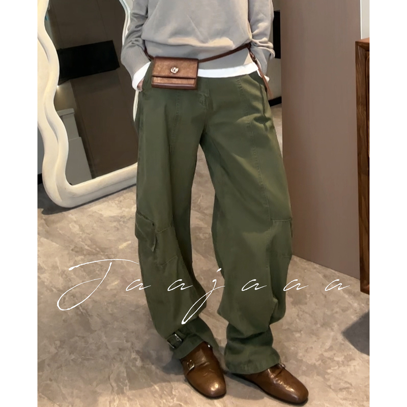 Jaajaaa Effortlessly Achieves a Cool Look. Adjustable Leg Openings, Multiple Pockets, Mountain-Style Functional Workwear, Pure Cotton Denim Jeans for Women Jaajaaa Effortlessly Achieves a Cool Look. Adjustable Leg Openings, Multiple Pockets, Mountain-Style Functional Workwear, Pure Cotton Denim Jeans for Women