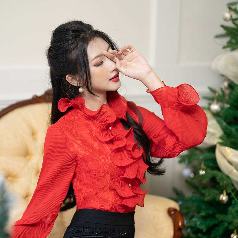 New Style Lace Base Shirt in Red for Women, Fashionable, Age-Reducing, Beautiful and Sexy Blouse