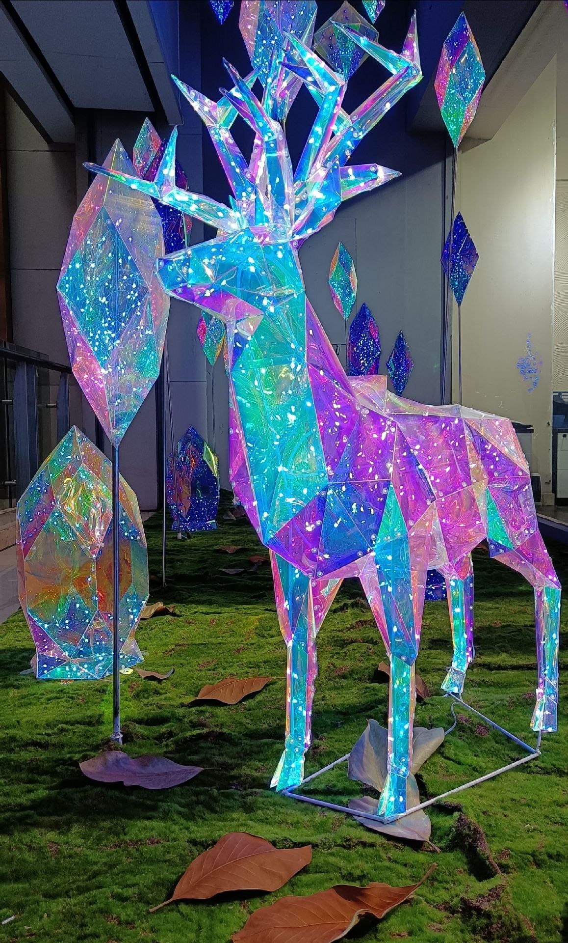 镭射幻彩麋鹿发光摆件 圣诞节场景气氛布置商场美陈装饰广场亮化-阿里巴巴