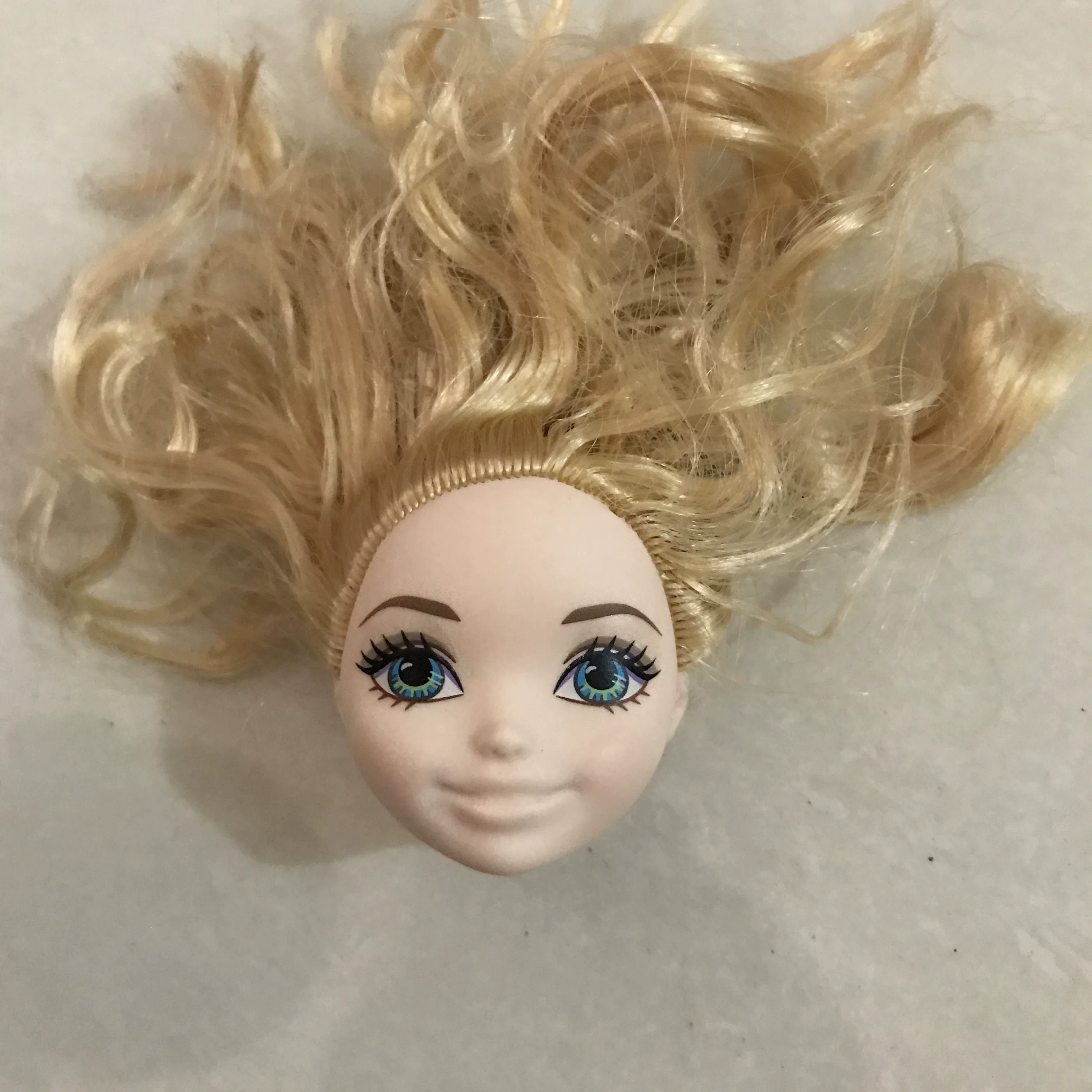 Натуральная крупнооптовая Гонконг Monster High школьная сказка эльф высшая школа голова младенца с макияжем голова младенца с множеством стилей постоянно обновляется
