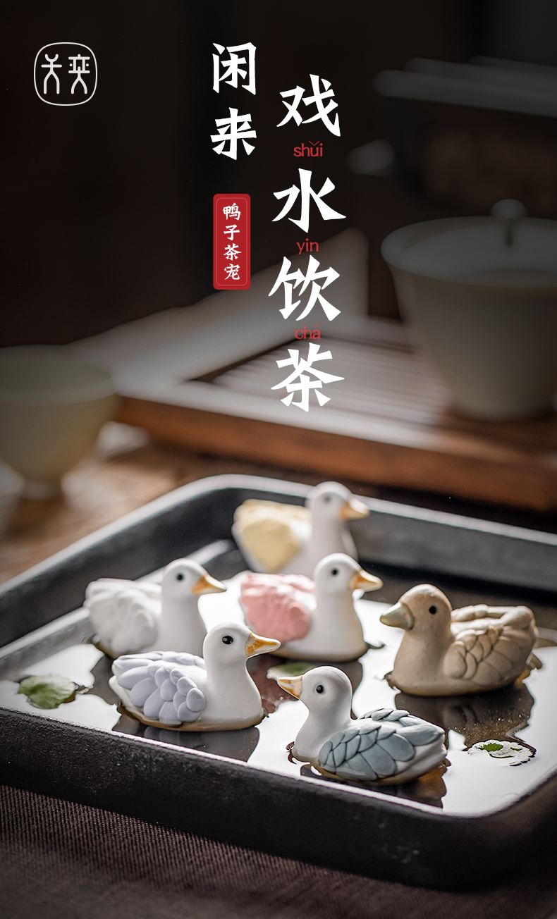 Wilson of refueling duck day jingdezhen ceramic furnishing articles express little ducks manual desktop decoration on the tea table of tea of a pet