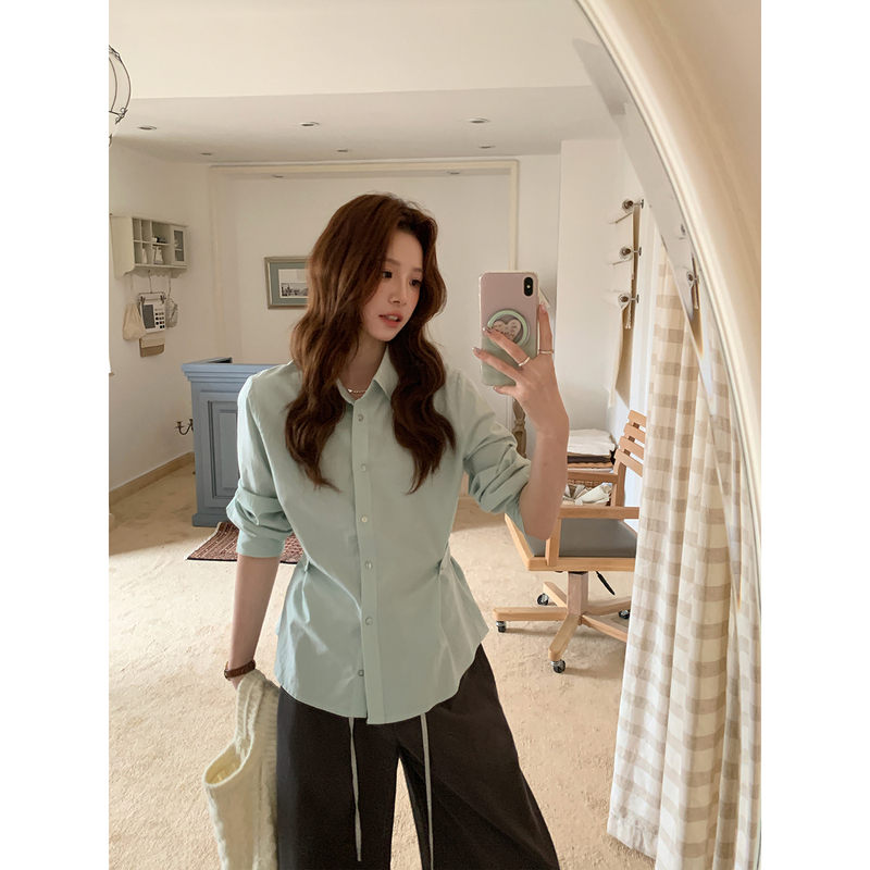 Even Yiwen [Heartbeat Focus] Korean-Style High-Intelligence Light Mint Green Collared Shirt with Beige Cable-Knit Vest