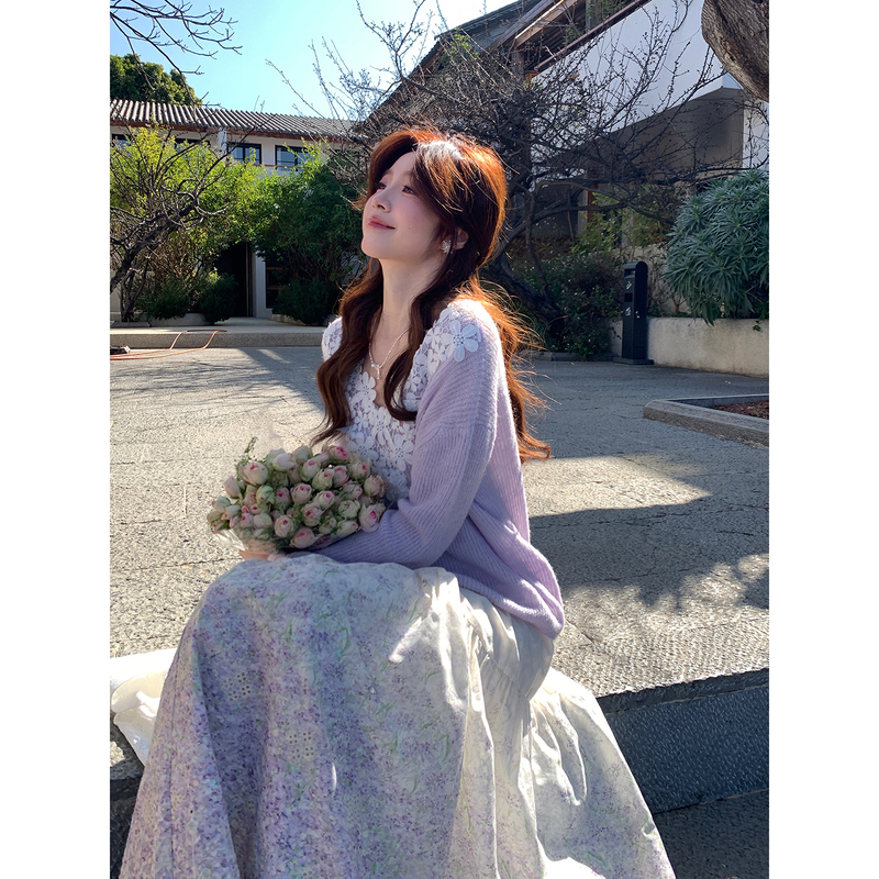 Even Yiwen【Purple Mist Flower Language】Korean-Style High-Intelligence French Gentle Top, V-Neck Lace Floral Sweater That Enhances Complexion