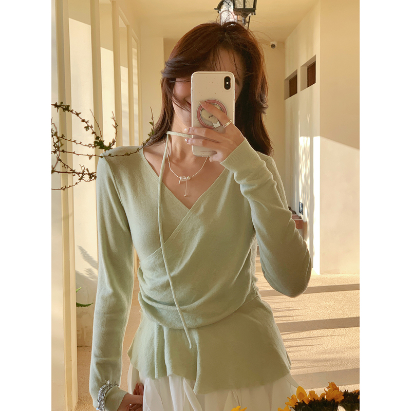 Even Yiwen [Mist Spring] Korean-Style High-End Sweet Waist-Cinching Thin Sweater Slim-Fit V-Neck Elegant Knitwear