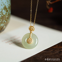 2020 New pure silver ancient Fagin gold and Tian Biyu fu character Ping An Shackle Pendant Retro Temperament Lock Bone Necklace Woman