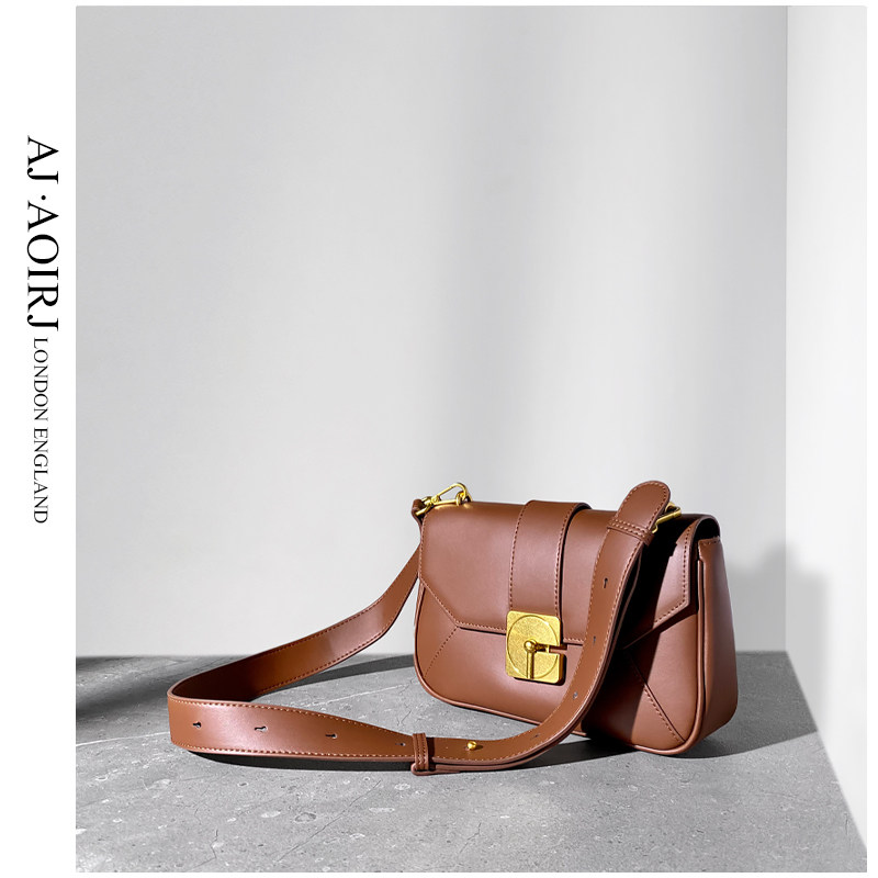 (UK AJ AOIRJ) Niche Leather Retro Saddle Bag Underarm Small Square Bag One Shoulder Diagonal Women's Bag