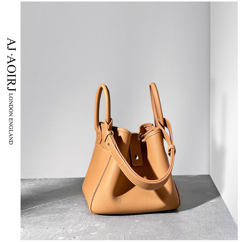 (British AJ AOIRJ) niche design genuine leather basket children's bag temperament soft leather bucket bag bag handheld