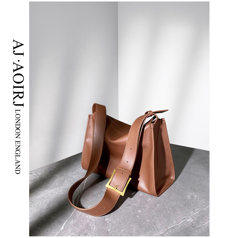 (AJ AOIRJ, UK) niche design New leather soft bag underarm bag large capacity single shoulder cross-body bag