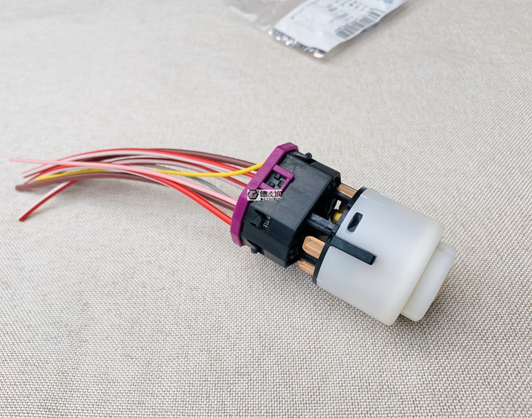 Suitable for Bora Golf 4 Langyi PassatPOLO key switch plug ignition lock white head harness