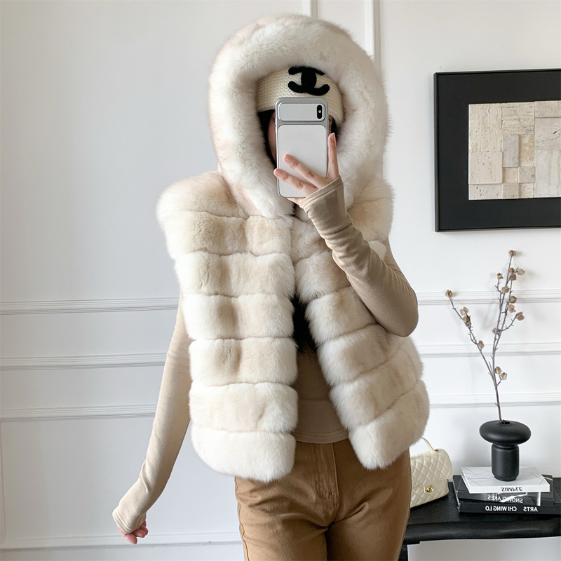 【Northern Milk Fox】Finnish Imported Baby Fox Saga Fox Fur Hooded Fur Vest, Light Luxury Fashion, Youthful Style