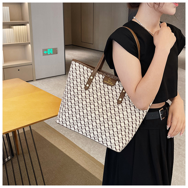 Premium for Women 2024 New Fashionable Large Capacity Single Shoulder Underarm , Hundred Step Handheld Commuter Tote_voghion.com