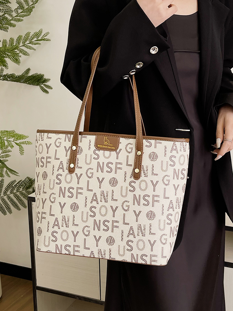 Premium for Women 2024 New Fashionable Large Capacity Single Shoulder Underarm , Hundred Step Handheld Commuter Tote_voghion.com