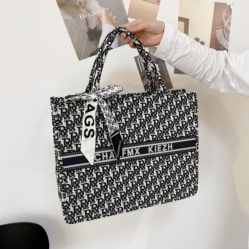 High-End Bags for Women 2026 New Trendy Fashion Large-Capacity Shoulder Handbag Stylish Versatile Commuter Tote Bag
