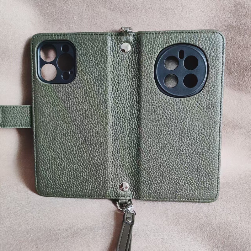 High-End Custom-Made Dual Phone Case, Two-In-One Oil-Wax Leather Case That Can Hold Two Phones, with a Foldable Dual Case Design