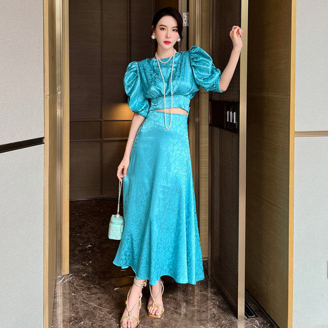 European goods 2022 summer casual fashion suit female design sense niche high-end sense royal sister two-piece set with exposed belly