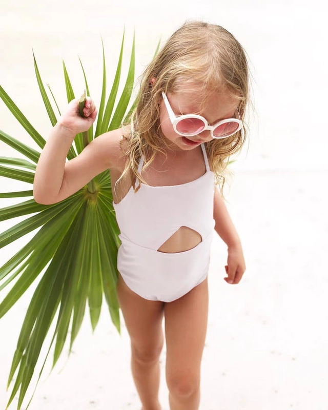 网 红 H873 # Quần áo trẻ em mới màu tinh khiết trẻ em không lưng đơn giản bơi một mảnh áo tắm bé gái mùa hè - Đồ bơi trẻ em