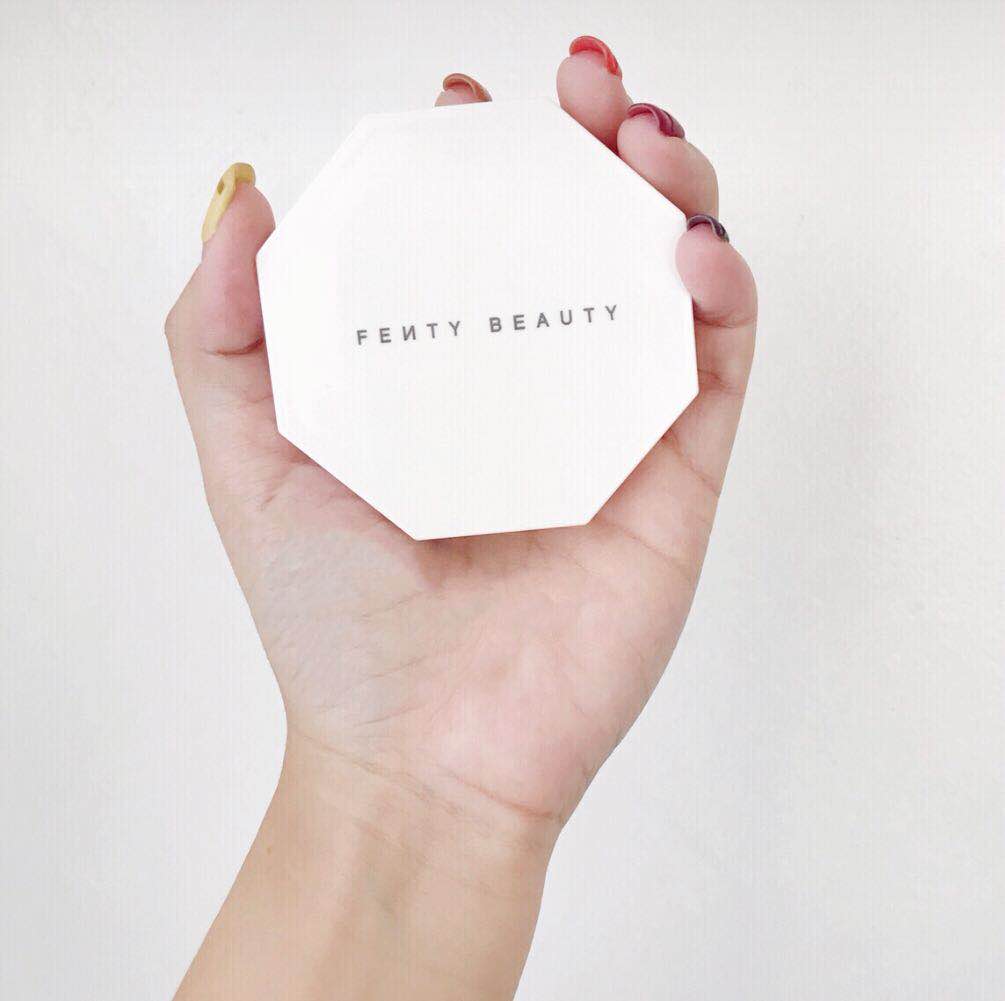 Fenty Beauty Rihanna Rihanna có độ bóng cao hai màu bóng mắt đa mục đích đĩa tại chỗ highlight dạng kem