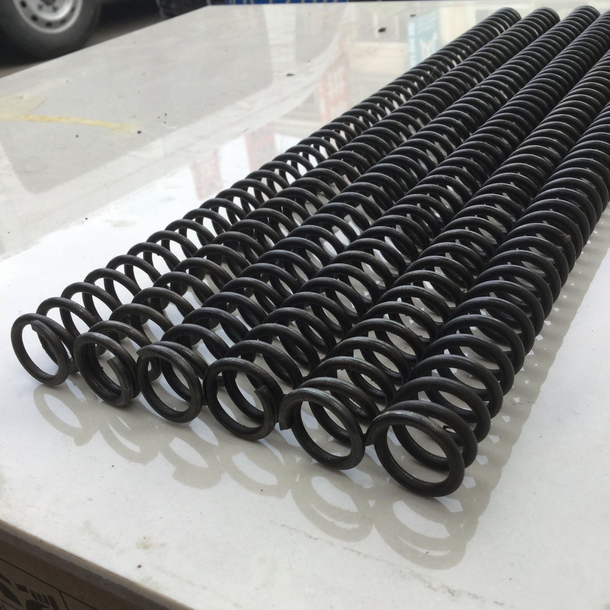 Hot sale Black Spring round wire spring compression spring wire diameter 0 3 -3 0 diameter outer diameter 4-50 wire spring customization