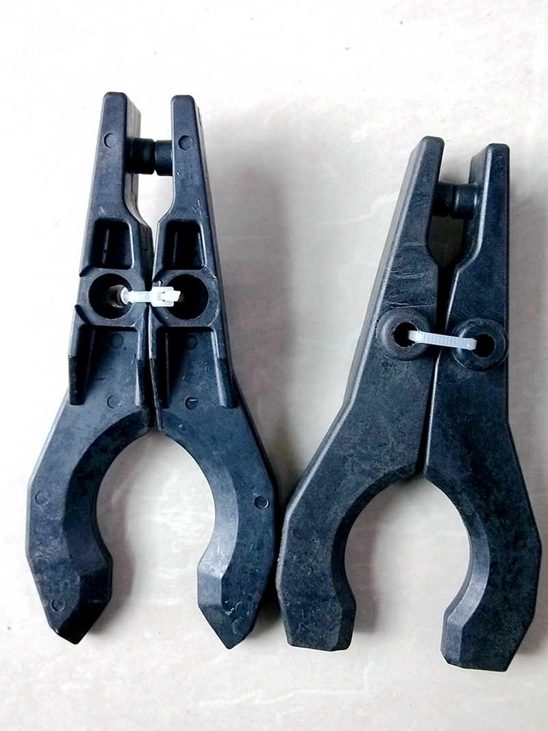 Dalian Taiwan HDW first round plastic BT40 bucket hat type knife magazine knife clip left and right clip arm accessories