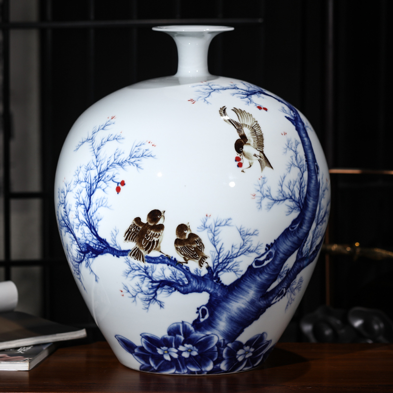 The Master of jingdezhen ceramics hand - made large blue and white porcelain vase the vibrant Chinese sitting room porch place