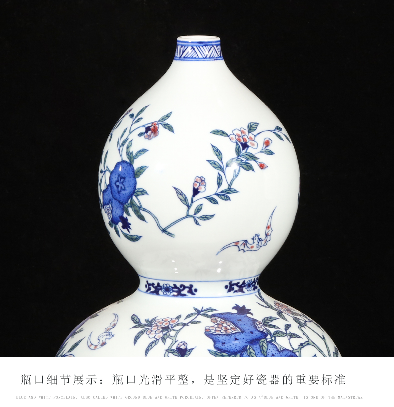 Jingdezhen ceramics hand - made antique Chinese blue and white porcelain live shui gourd vase sitting room adornment is placed