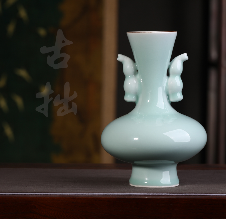 Jingdezhen ceramics floret bottle place flower arranging archaize sitting room of Chinese style household treasure cabinet decorative arts and crafts