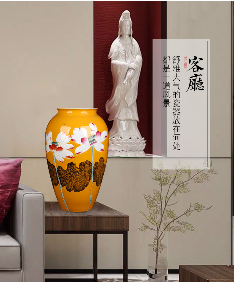 Jingdezhen ceramic masters hand carved antique Chinese porcelain vase sitting room place flower arrangement home decoration